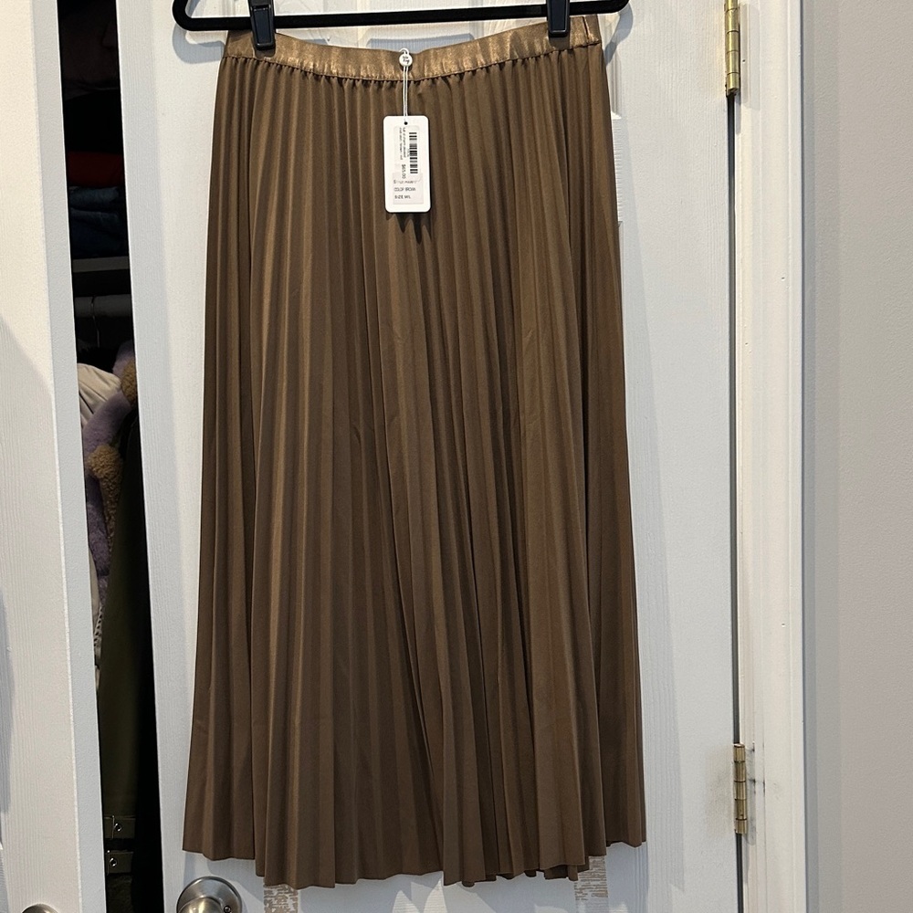 Sadie & Sage Tan Pleated A-Line Skirt